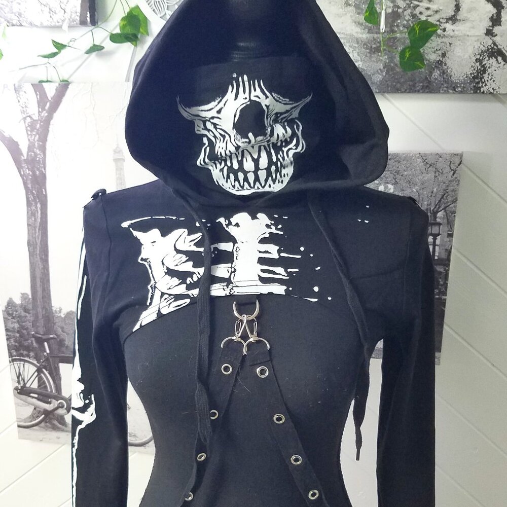 Black Graphic Skull Hooded Crop Sweatshirt